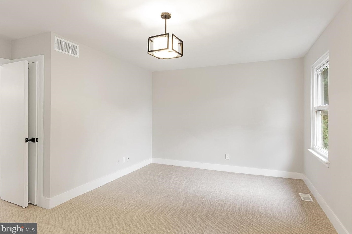 13 Hunter Ct, Waterford Township NJ 08004-2921 exterior