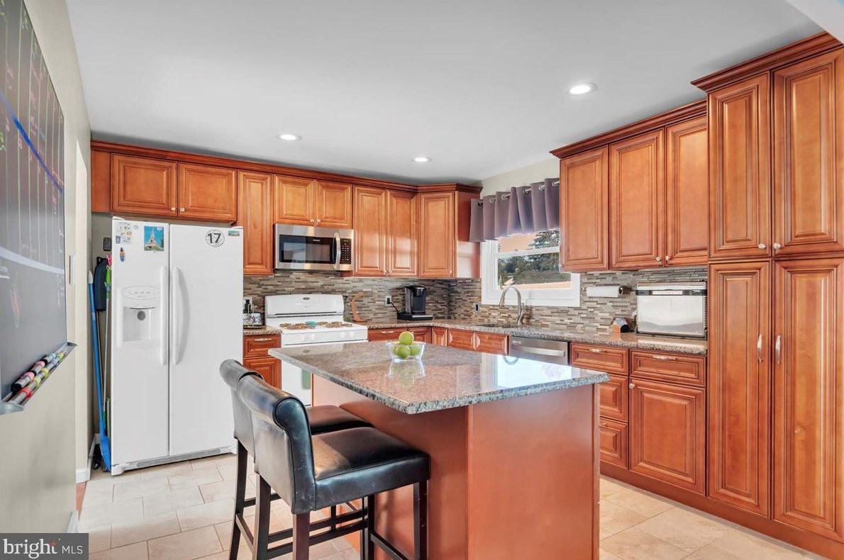 713 George Ln, Glendora NJ  08029-1712 exterior