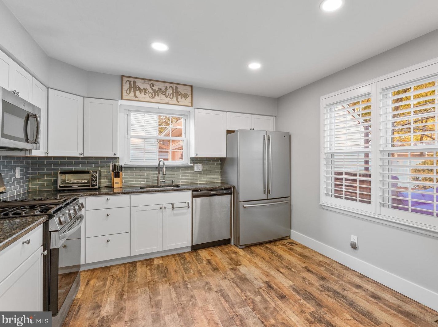 9 Horseshoe Ct, Waterford Township NJ  08004-2922 exterior