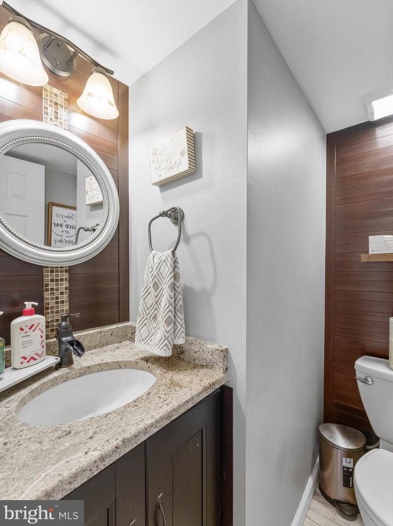 9 Horseshoe Ct, Waterford Township NJ  08004-2922 exterior