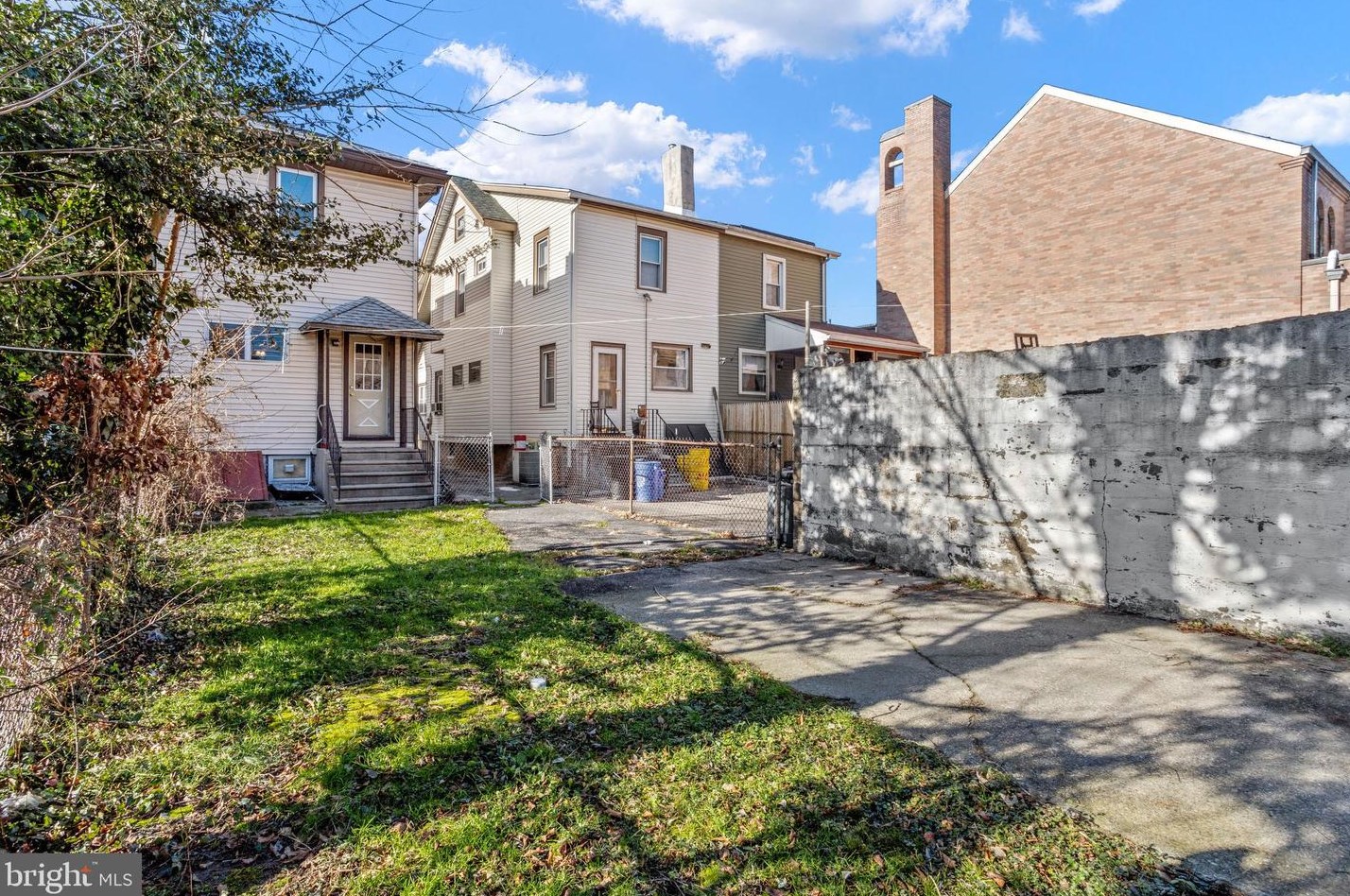 212 Chestnut Ave, Camden NJ  08109-2049 exterior