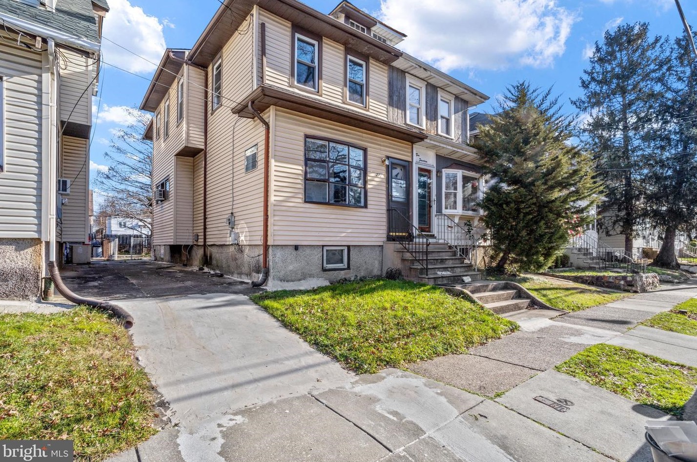 212 Chestnut Ave, Camden NJ  08109-2049 exterior