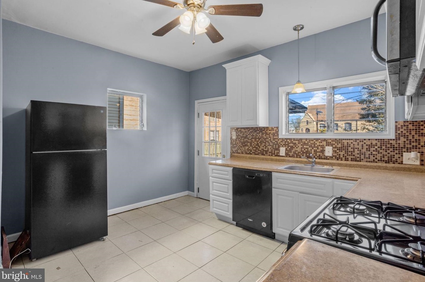 212 Chestnut Ave, Camden NJ  08109-2049 exterior