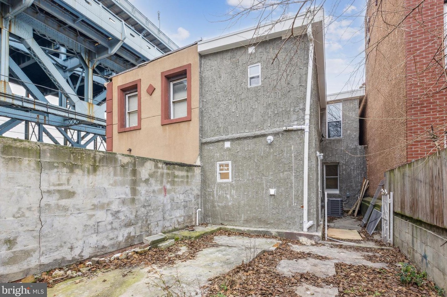 528 Front St, Camden NJ  08102-2128 exterior