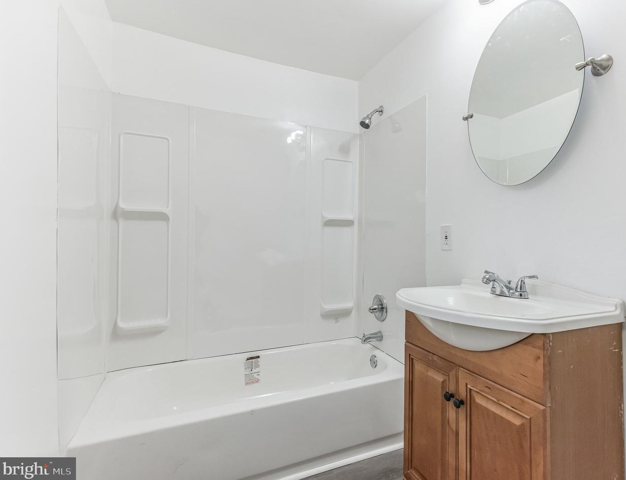 528 Front St, Camden NJ  08102-2128 exterior