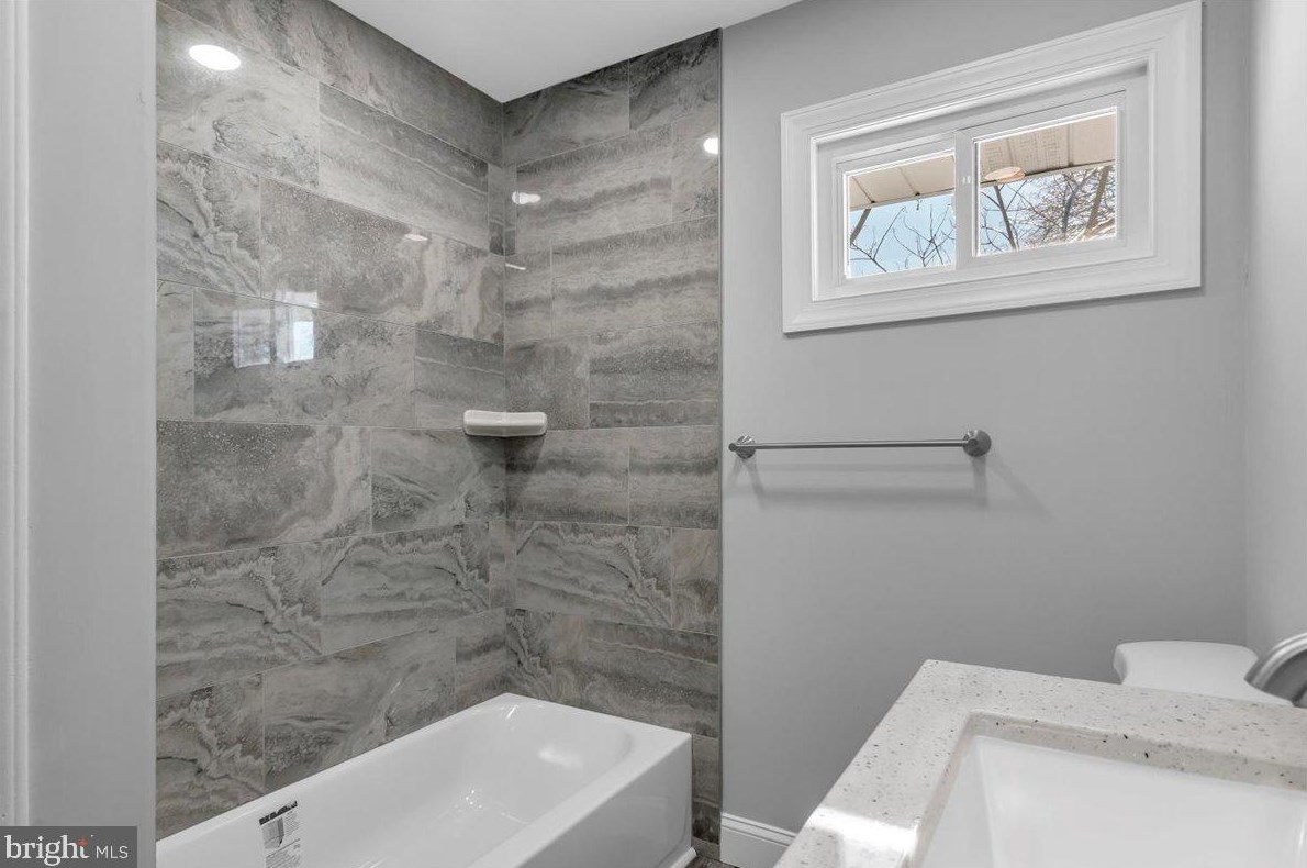 5 Crest Ave, Berlin Boro NJ  08009-1105 exterior