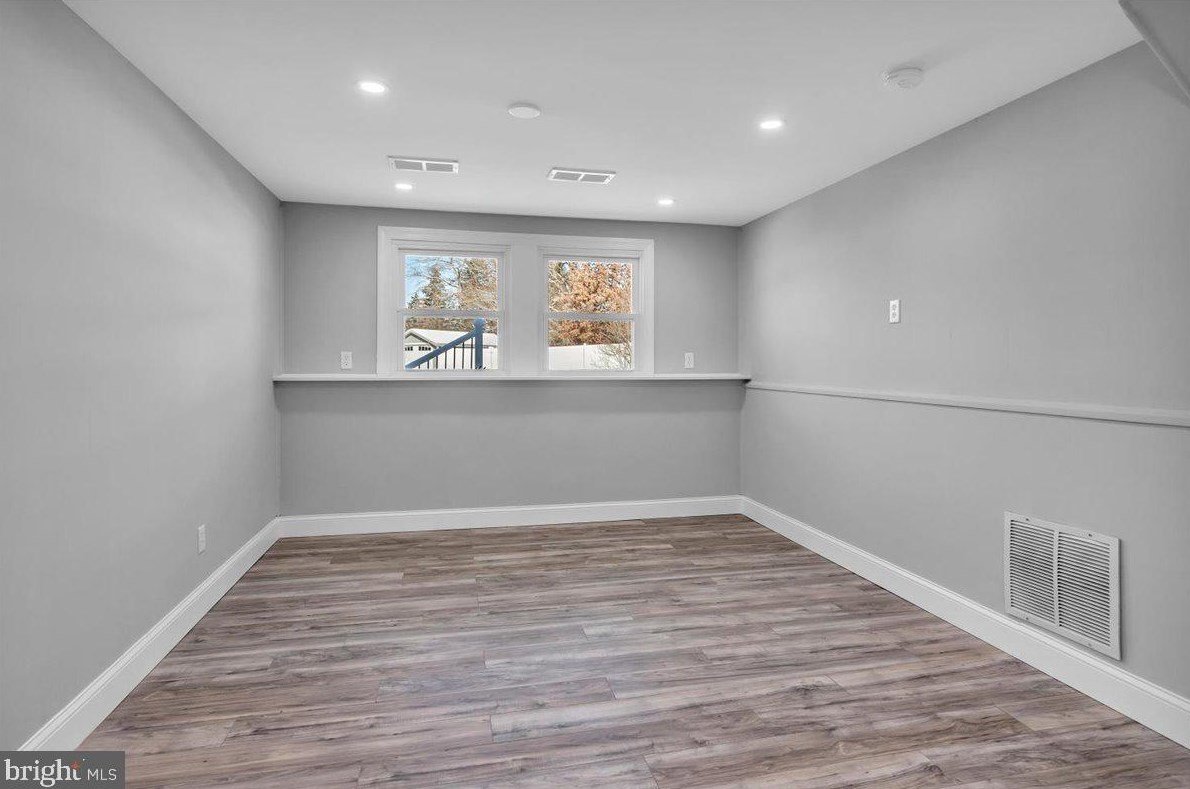 5 Crest Ave, Berlin Boro NJ  08009-1105 exterior
