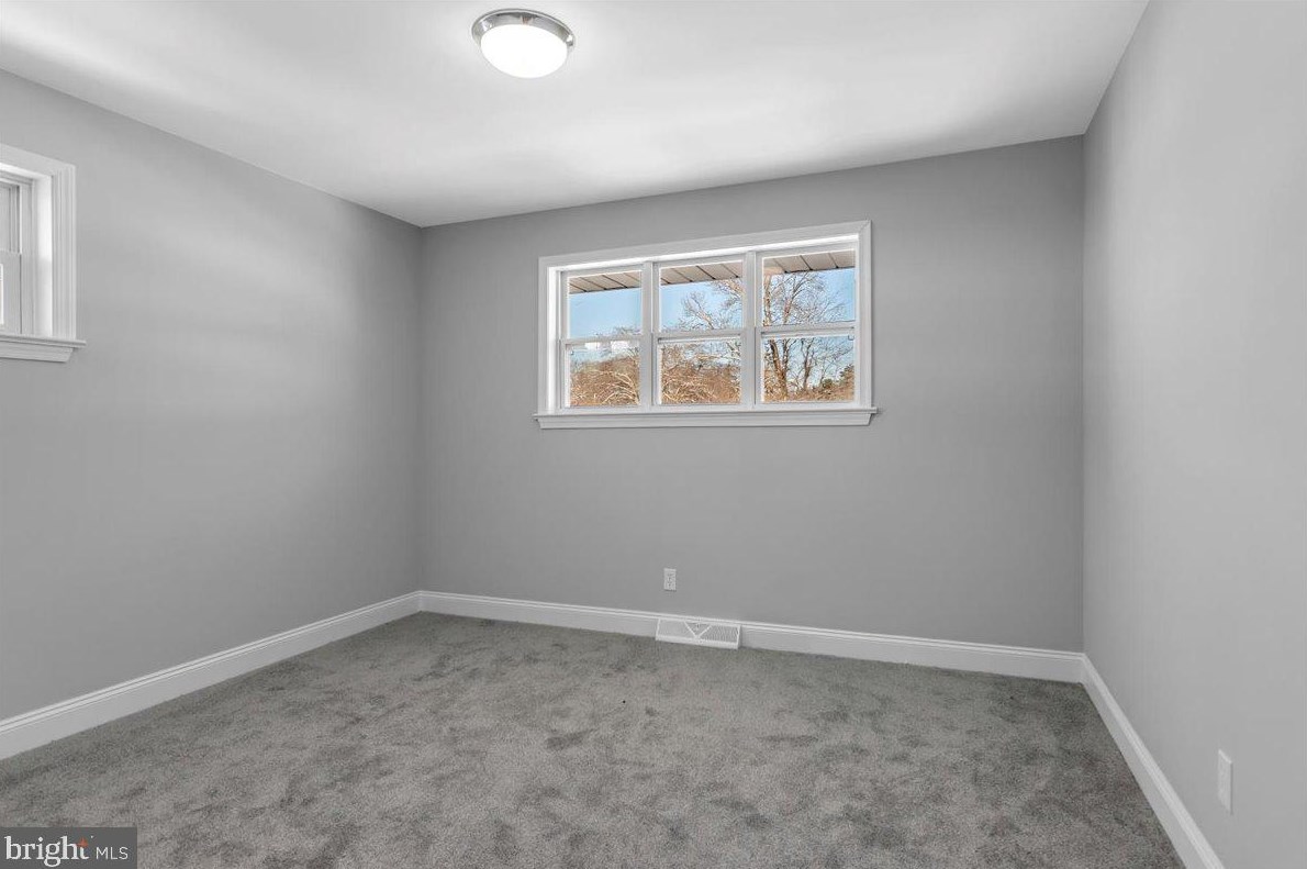 5 Crest Ave, Berlin Boro NJ  08009-1105 exterior