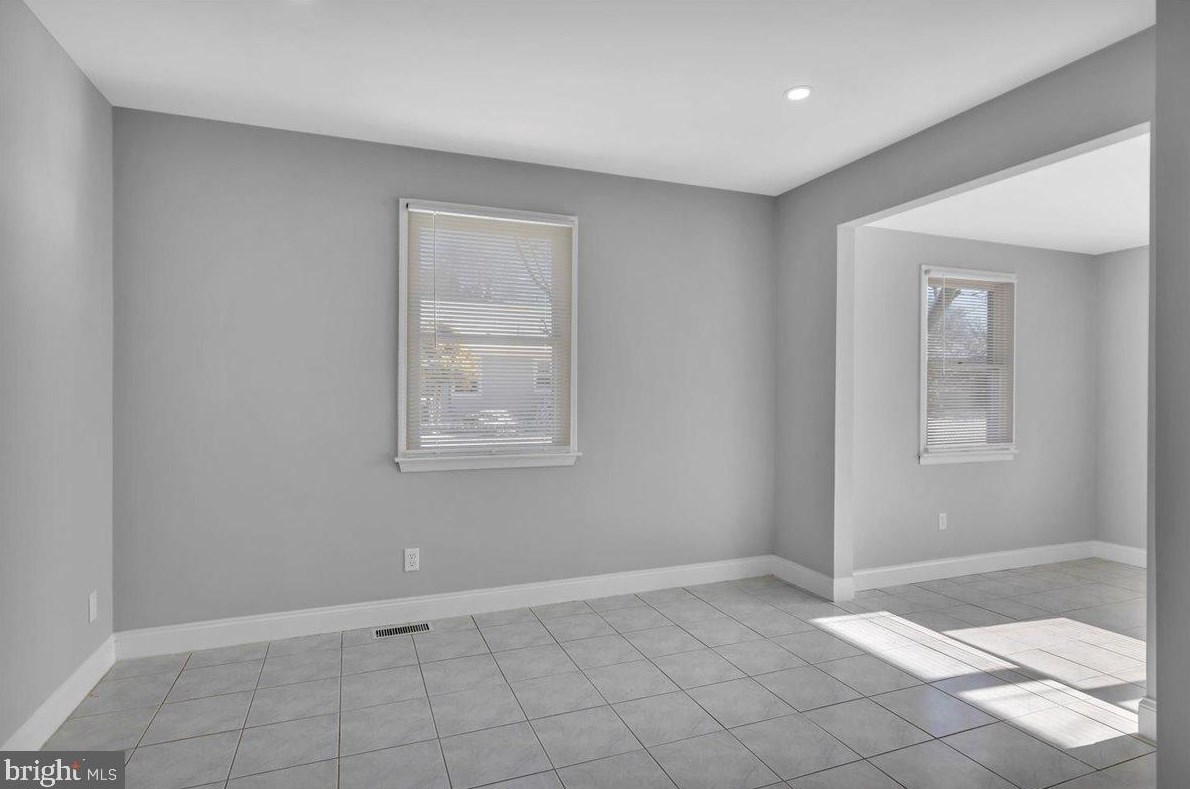 5 Crest Ave, Berlin Boro NJ  08009-1105 exterior