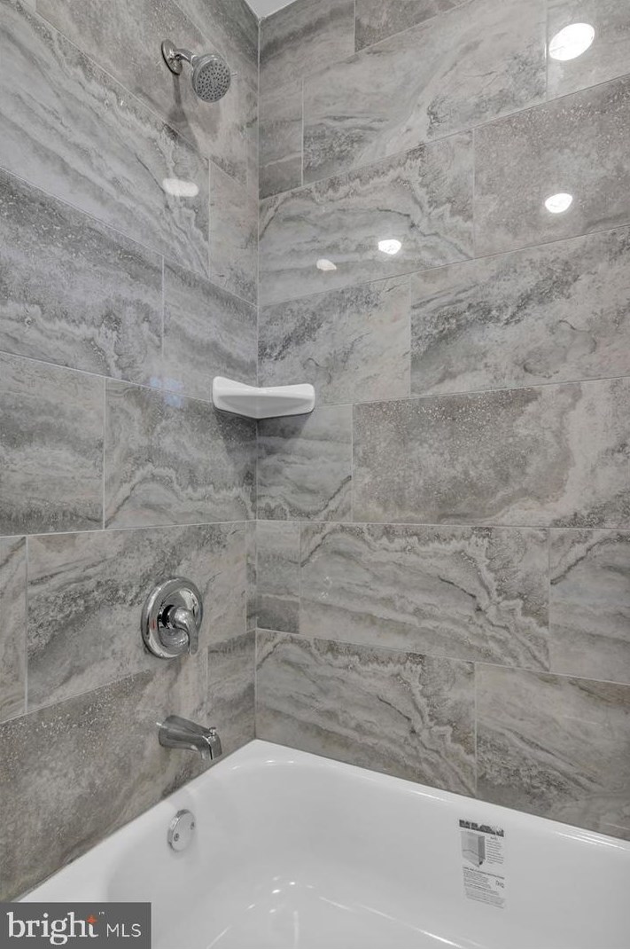 5 Crest Ave, Berlin Boro NJ  08009-1105 exterior
