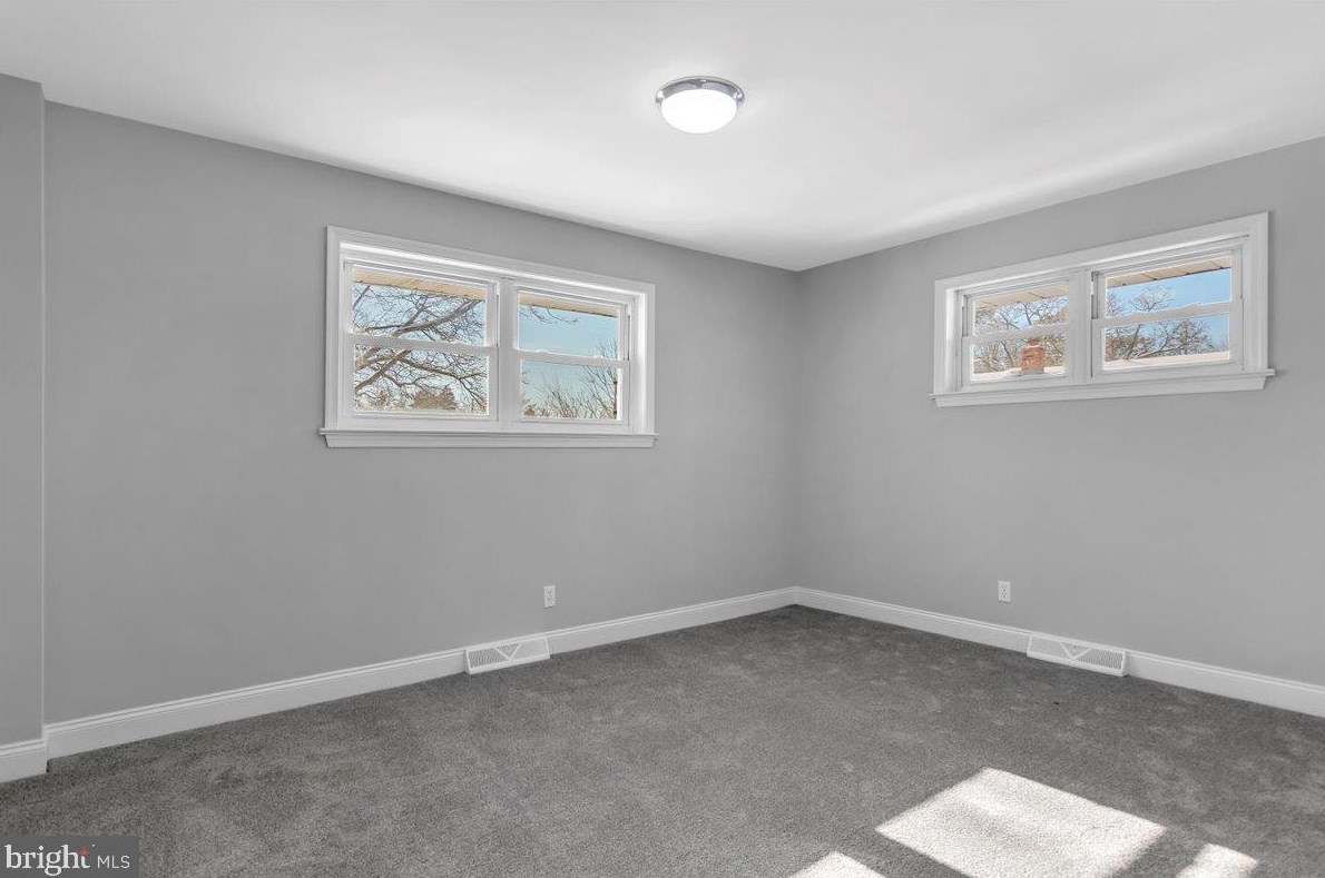 5 Crest Ave, Berlin Boro NJ  08009-1105 exterior