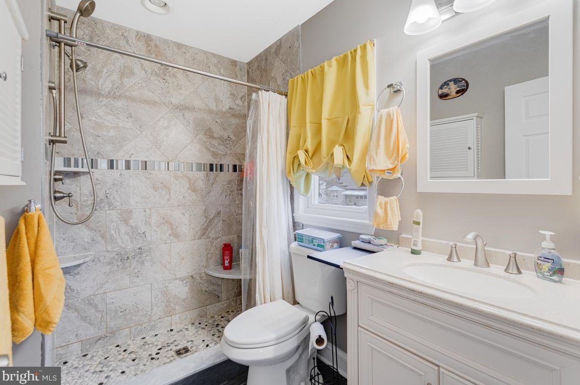 28 Garden Ave, Blenheim NJ  08012-4833 exterior