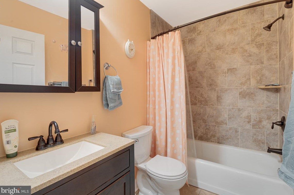 28 Garden Ave, Blenheim NJ  08012-4833 exterior