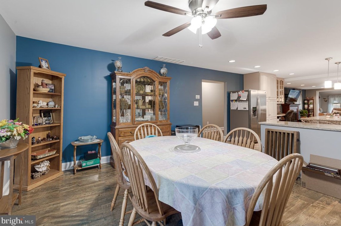 28 Garden Ave, Blenheim NJ  08012-4833 exterior