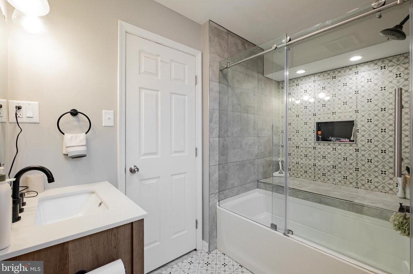 127 Holly Ave, Camden NJ  08107-1117 exterior