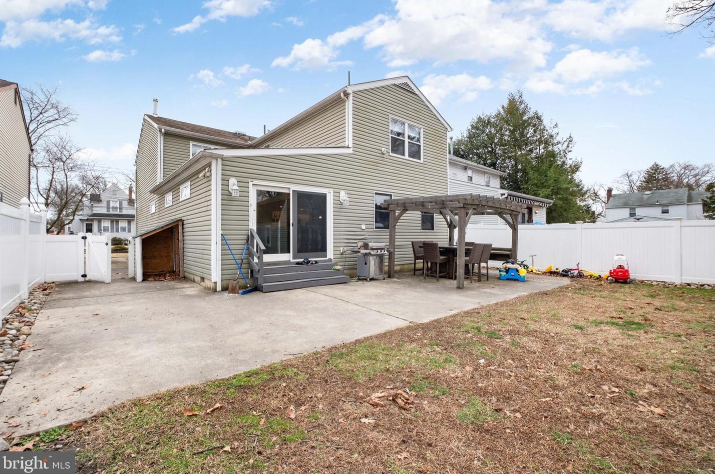 127 Holly Ave, Camden NJ  08107-1117 exterior