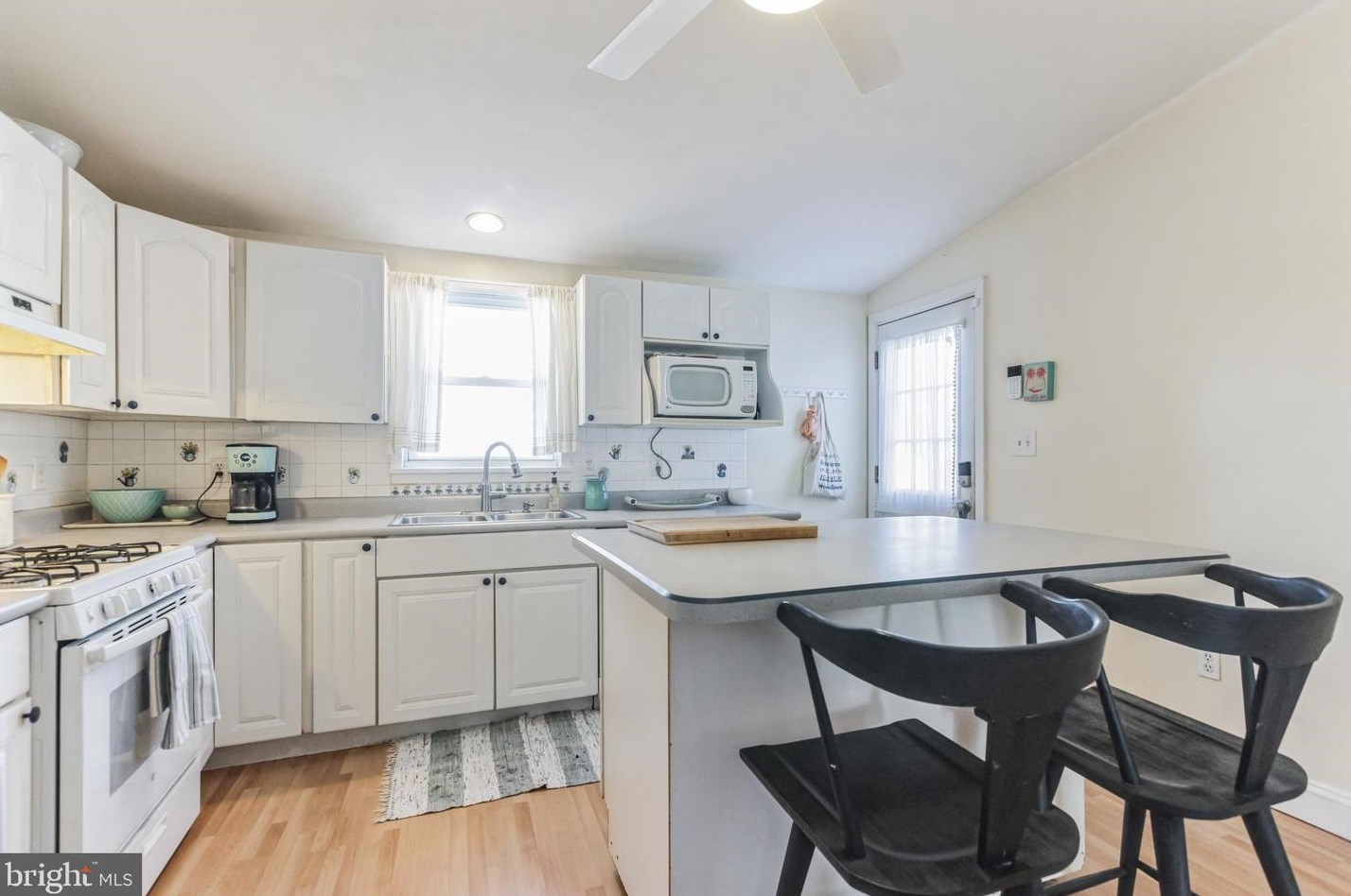 109 Holly Ave, Camden NJ  08107-1117 exterior