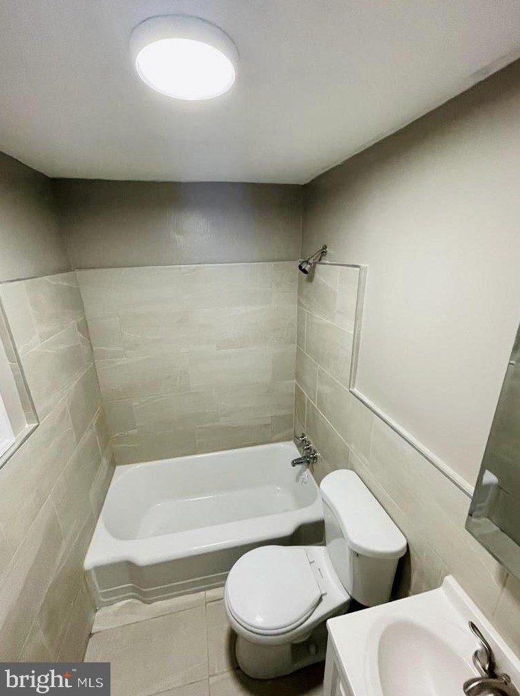 1338 Browning St, Camden NJ  08104-2012 exterior