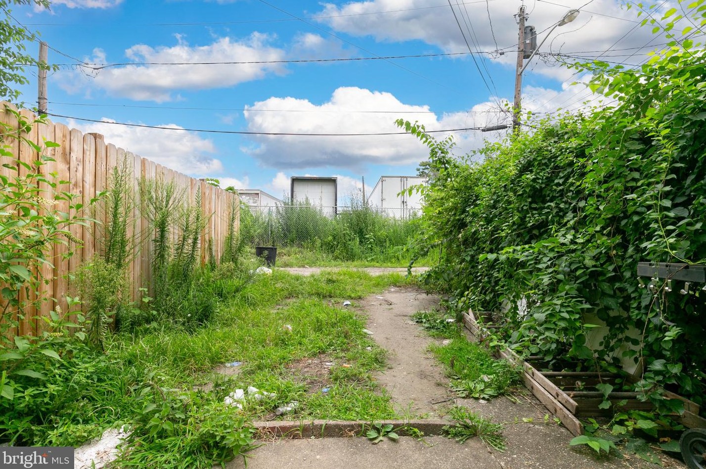 1040 Langham Ave, Camden NJ  08103-2735 exterior