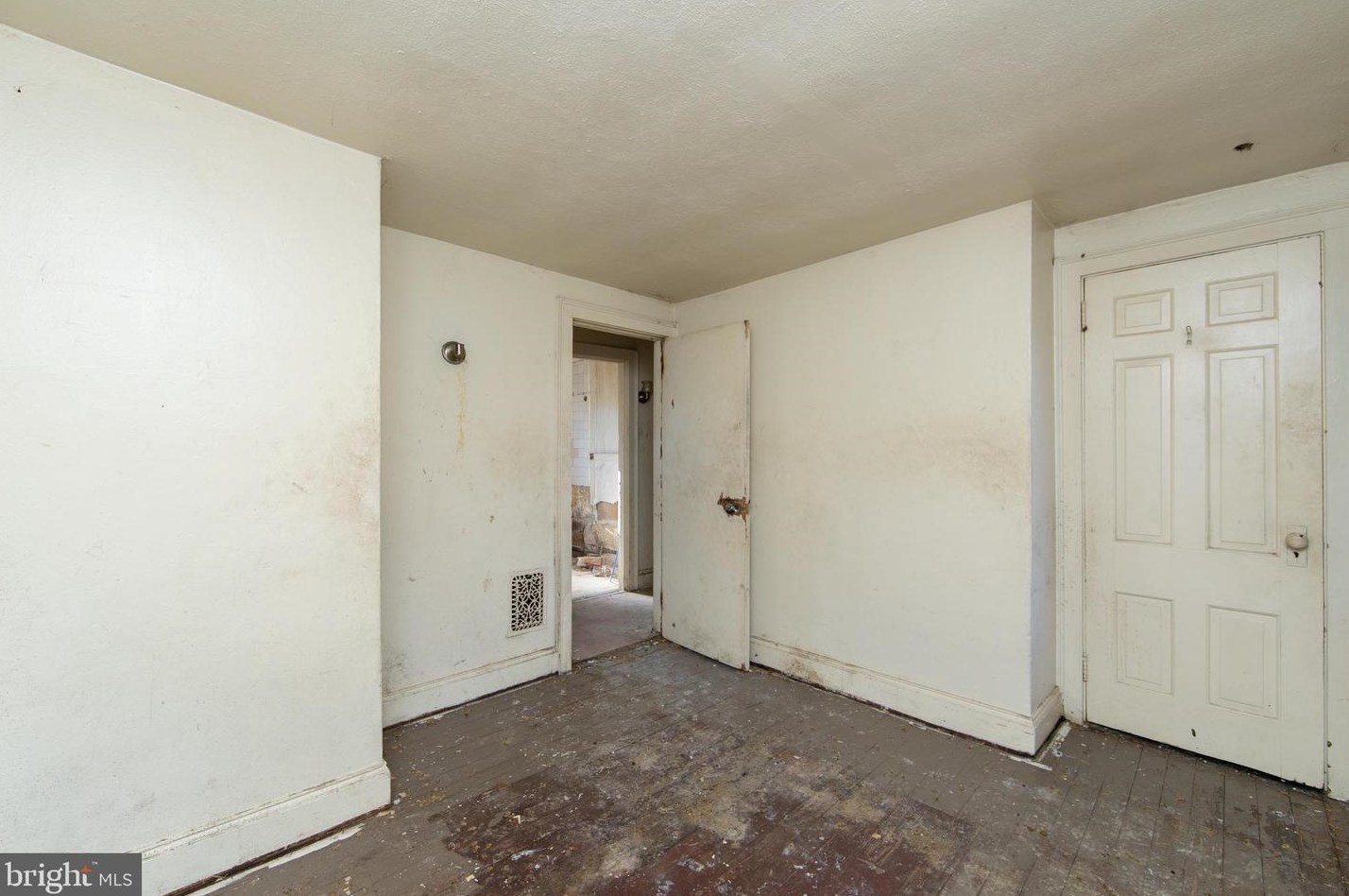 2825 Constitution Rd, Camden NJ  08104-2985 exterior