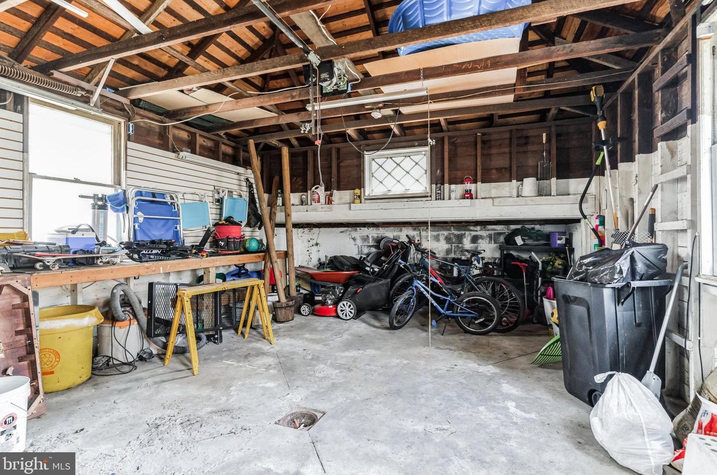 2804 Cove Rd, Camden NJ  08109-2409 exterior