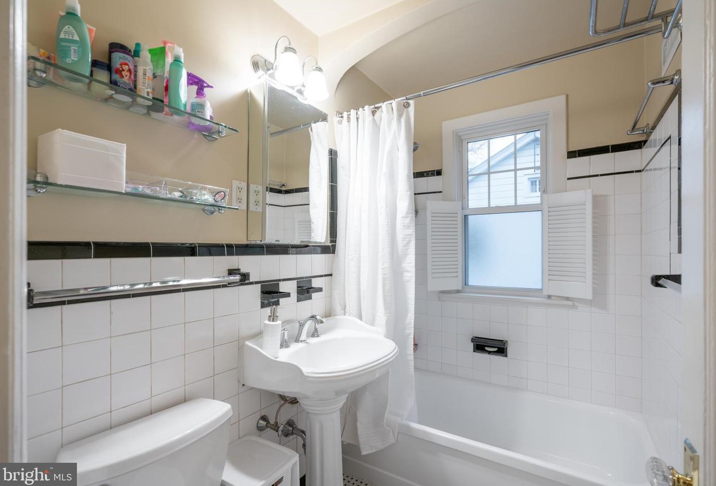 222 Woodland Ave, Haddonfield NJ  08033-2532 exterior