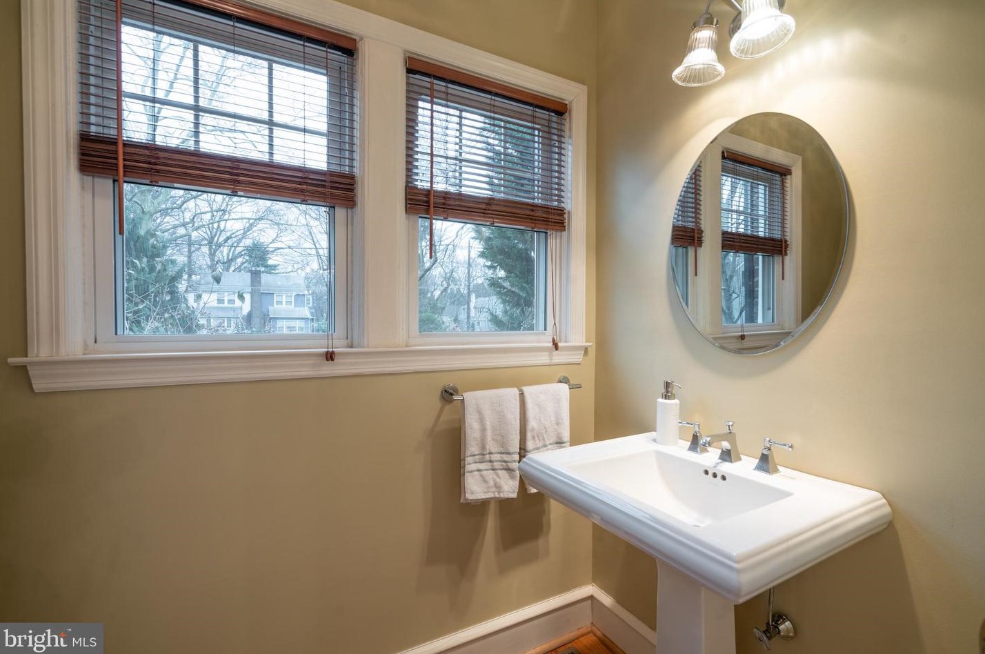 222 Woodland Ave, Haddonfield NJ  08033-2532 exterior