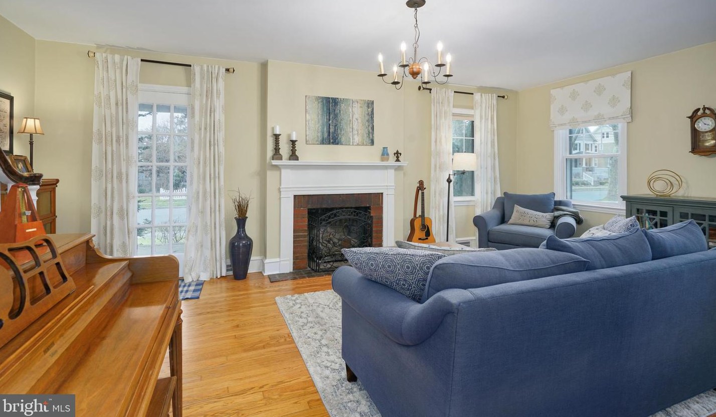 222 Woodland Ave, Haddonfield NJ  08033-2532 exterior