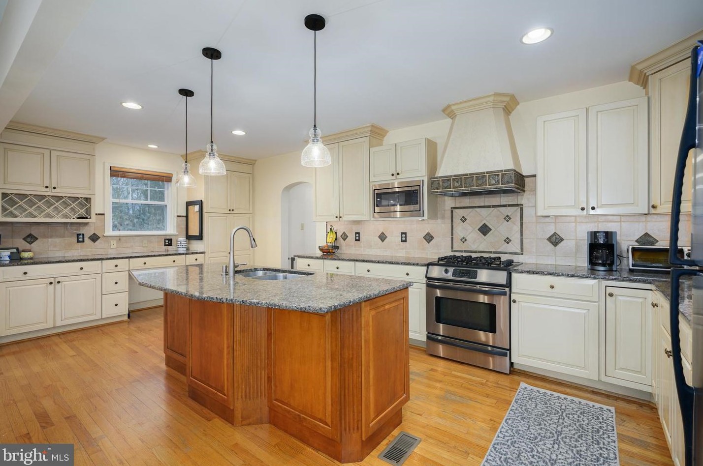 222 Woodland Ave, Haddonfield NJ  08033-2532 exterior