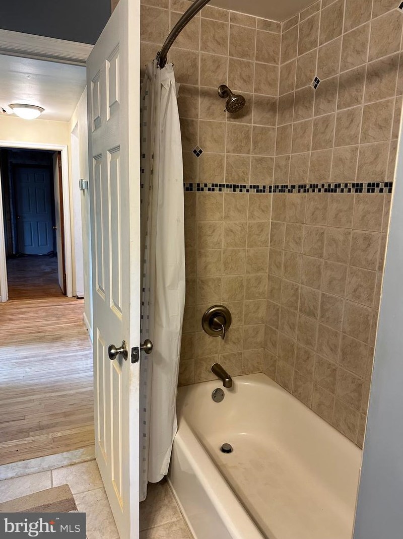 7451 Wyndam Rd, Camden NJ  08109-3253 exterior