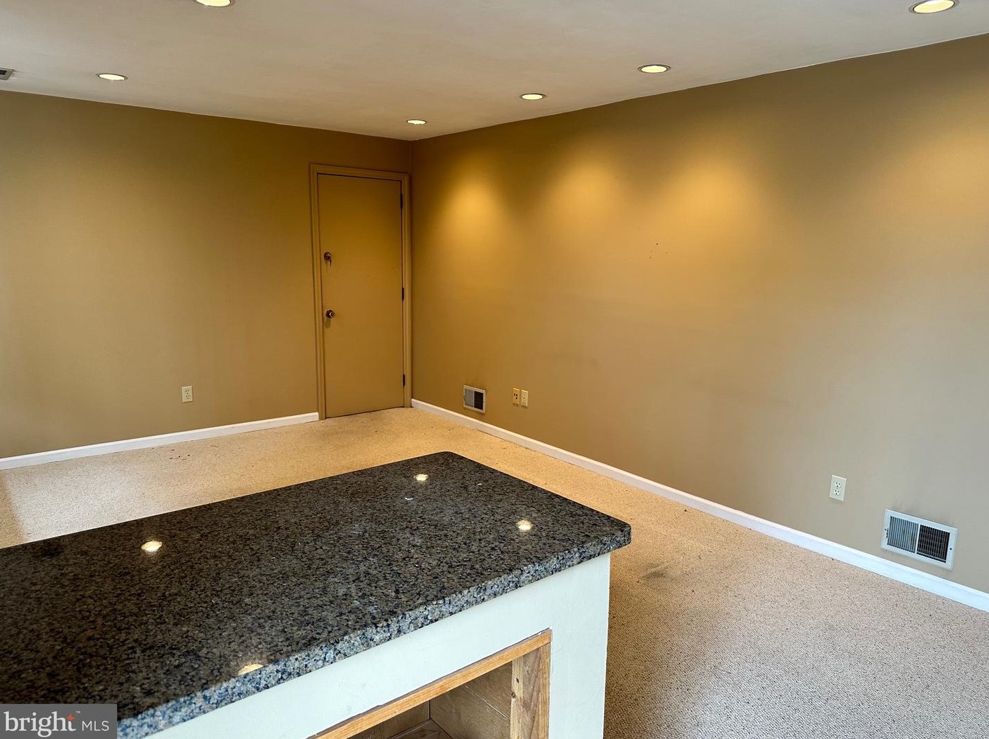 7451 Wyndam Rd, Camden NJ  08109-3253 exterior