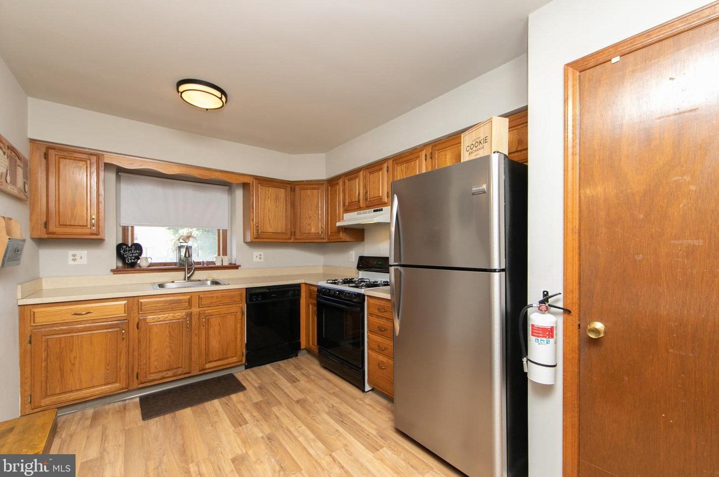 2426 Pliner Ct, Waterford Township NJ  08004-2812 exterior