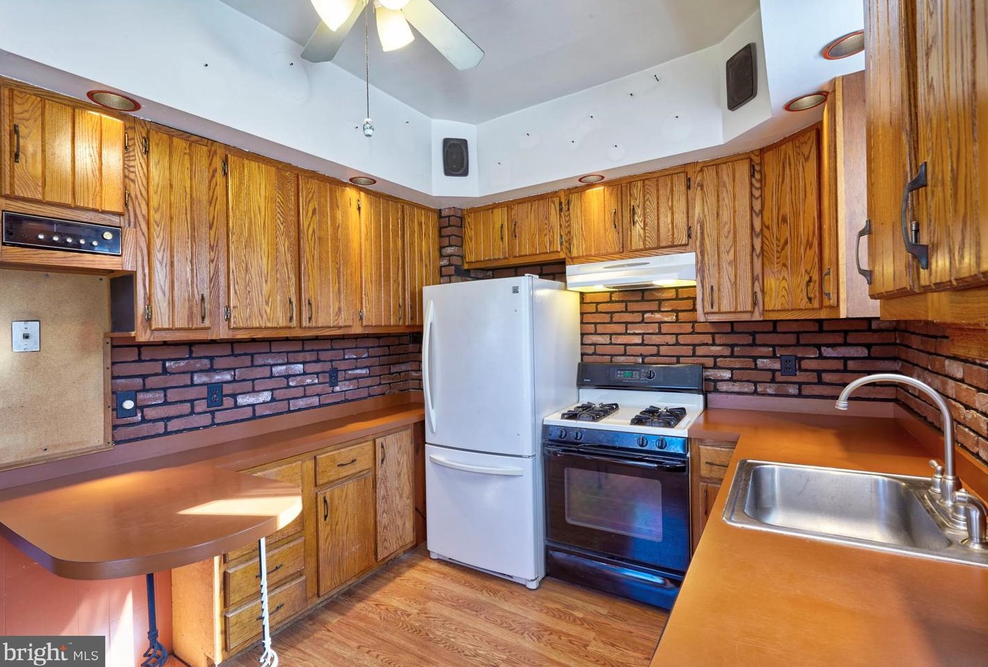 242 Spruce St, Camden NJ  08106-1620 exterior