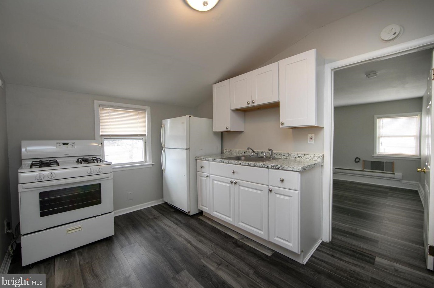 20 2 Ave, Runnemede NJ  08078-1402 exterior