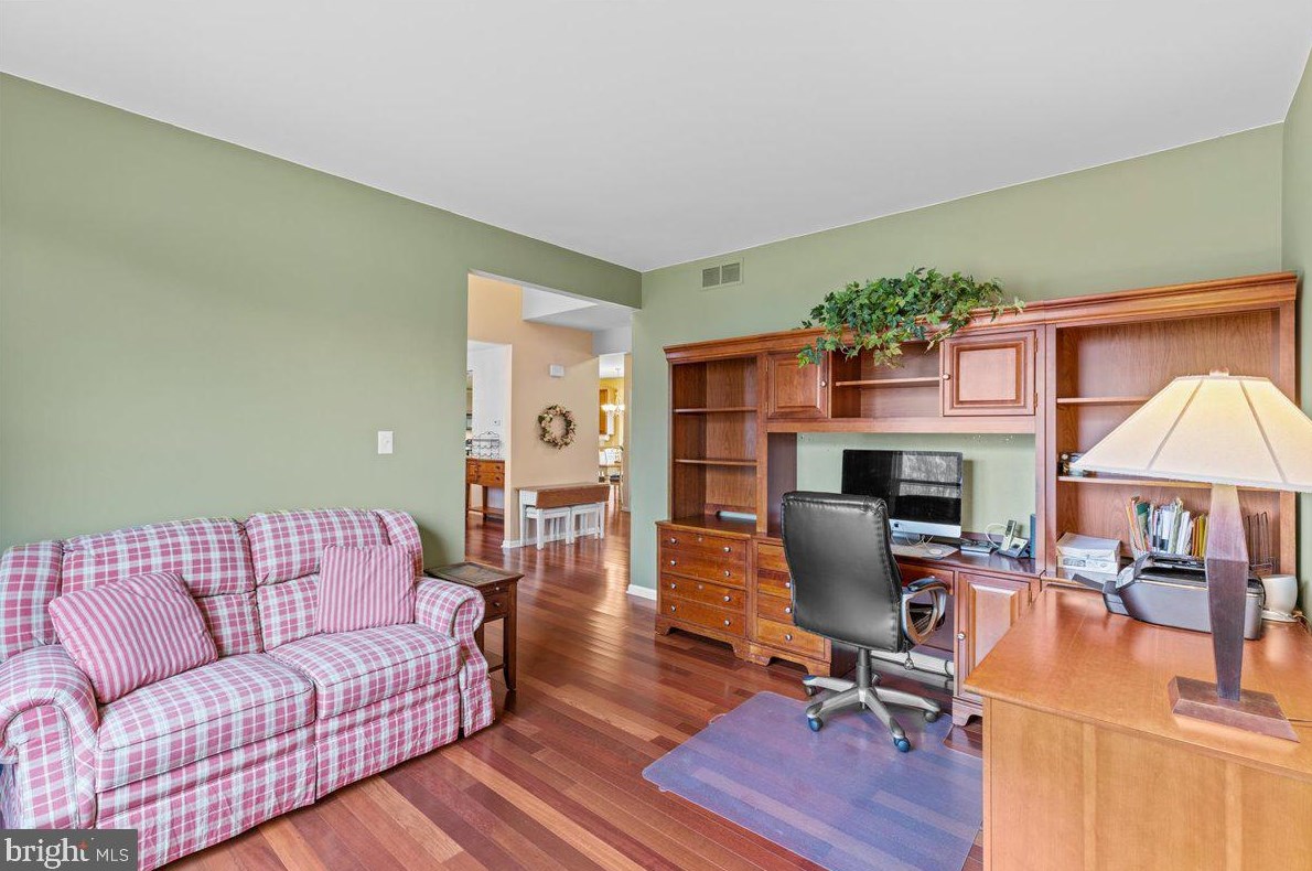 310 Johnny Boy Ln, Berlin Boro NJ  08009-2706 exterior