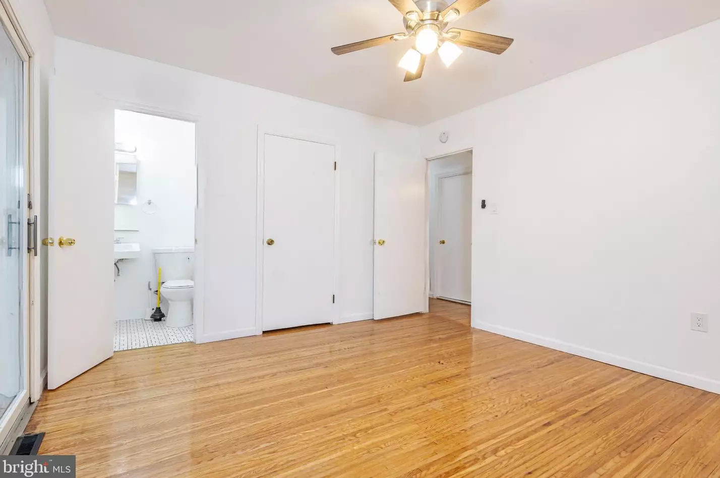 301 Walnut Ave, Magnolia NJ  08049-1735 exterior