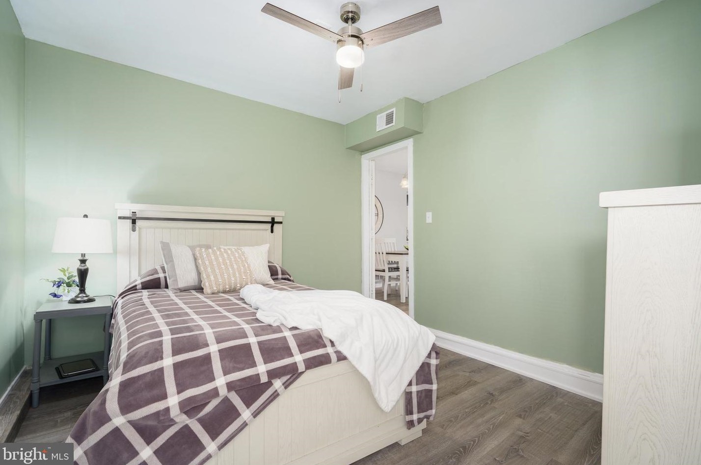 10 Chestnut Ave, Camden NJ  08109-2505 exterior
