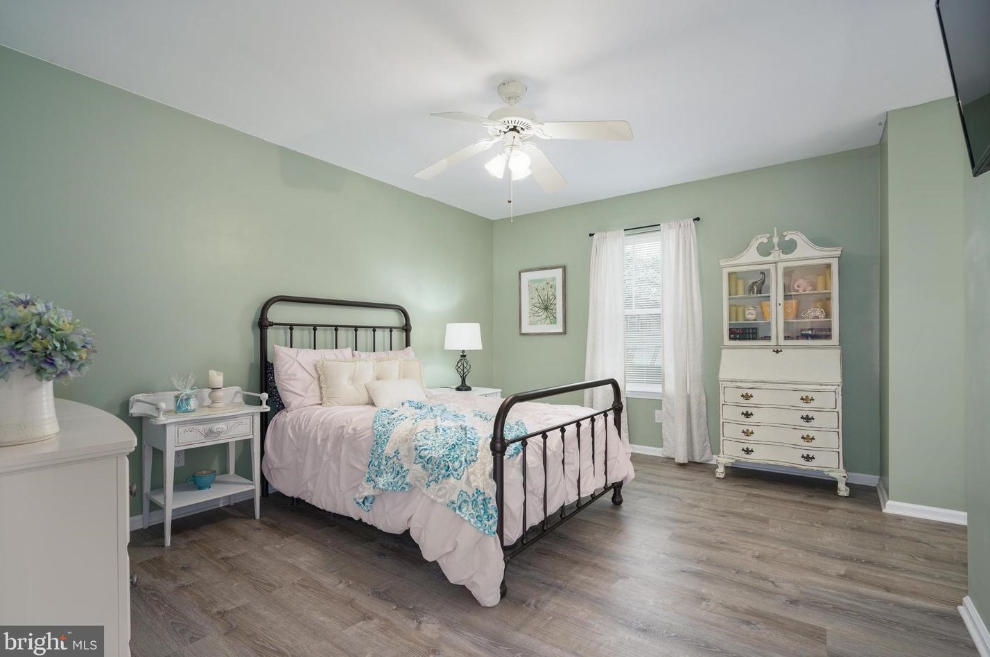 10 Chestnut Ave, Camden NJ  08109-2505 exterior