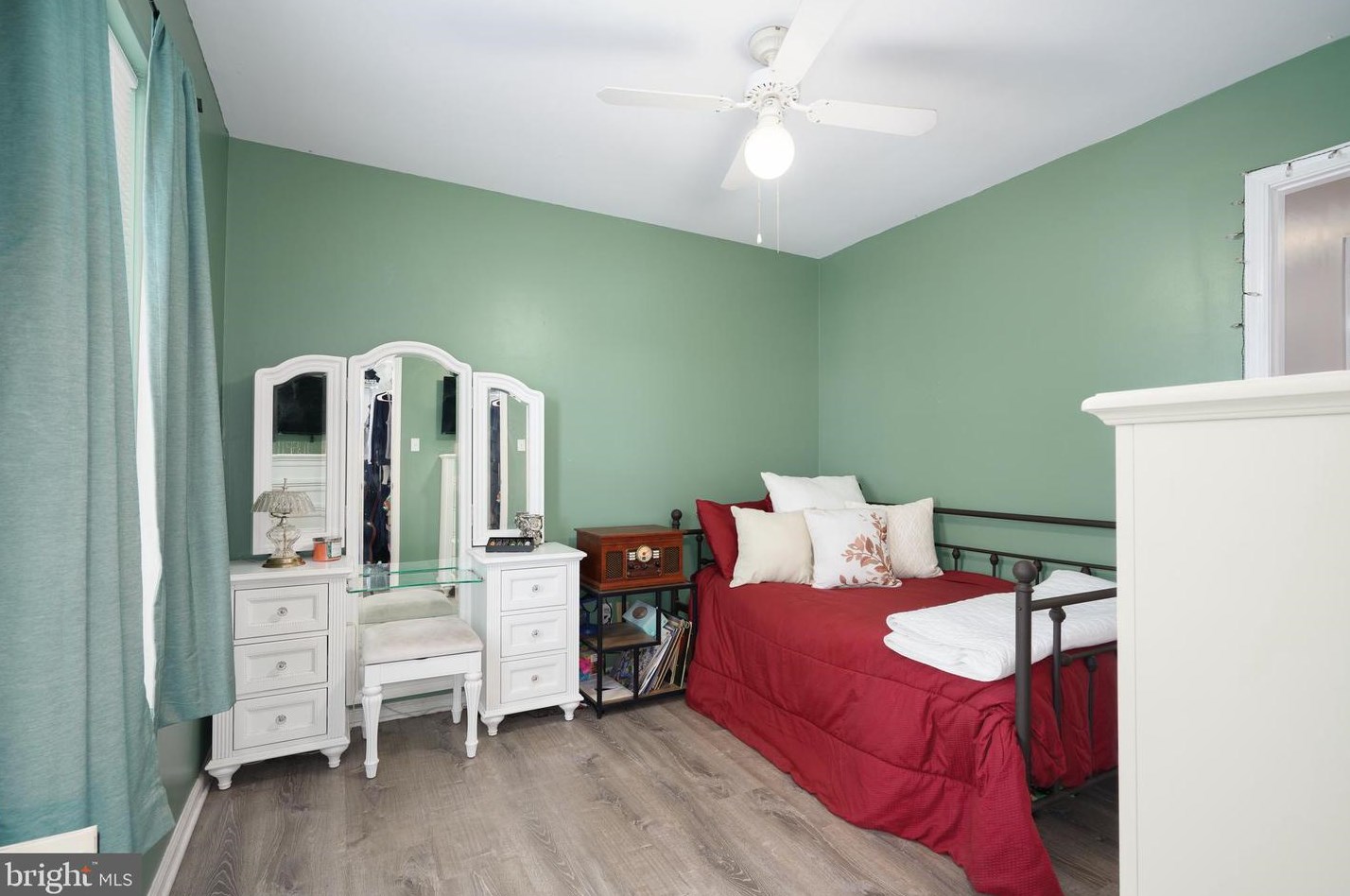 10 Chestnut Ave, Camden NJ  08109-2505 exterior