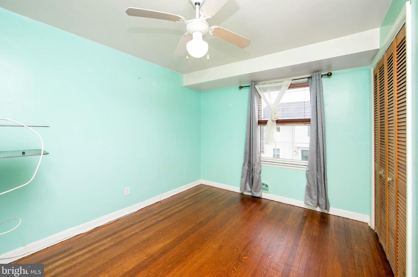 7160 Willgoos Ave, Camden NJ  08110-6133 exterior