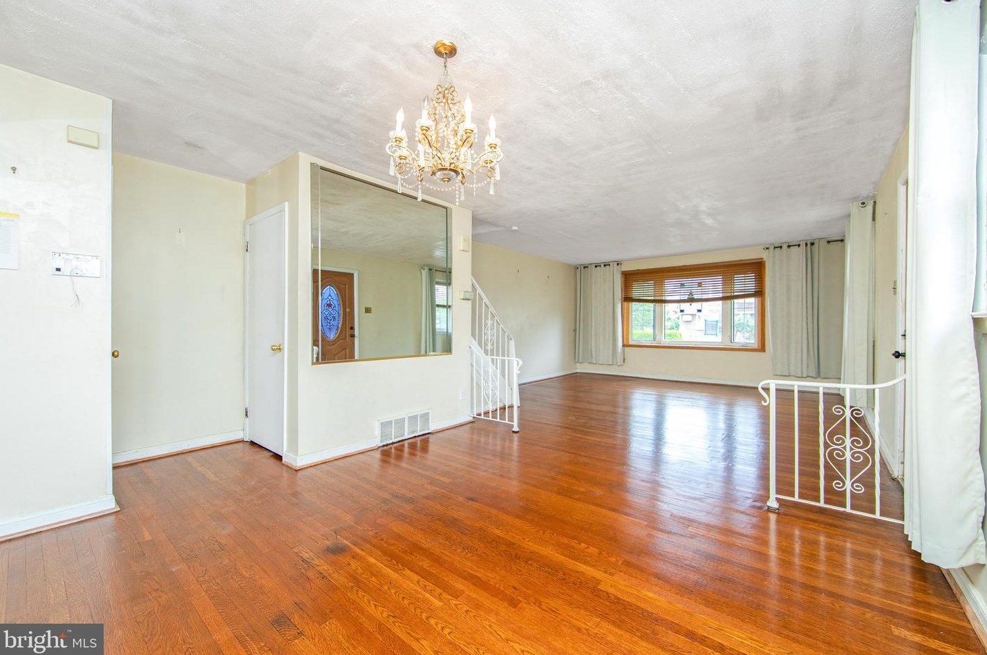 7160 Willgoos Ave, Camden NJ  08110-6133 exterior