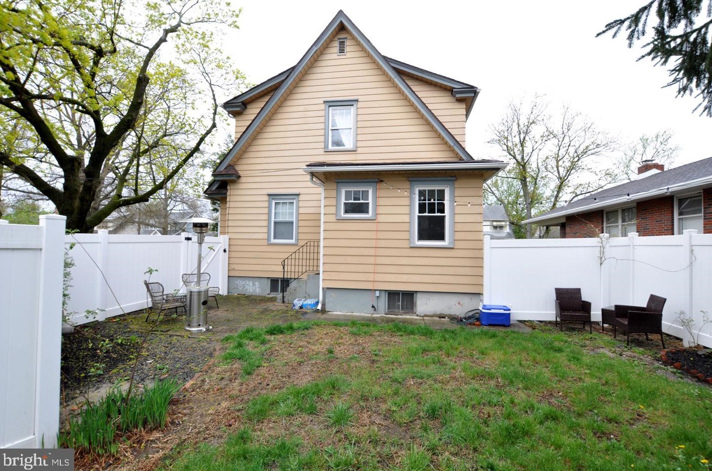 200 Stratford Ave, Camden NJ  08108-2328 exterior