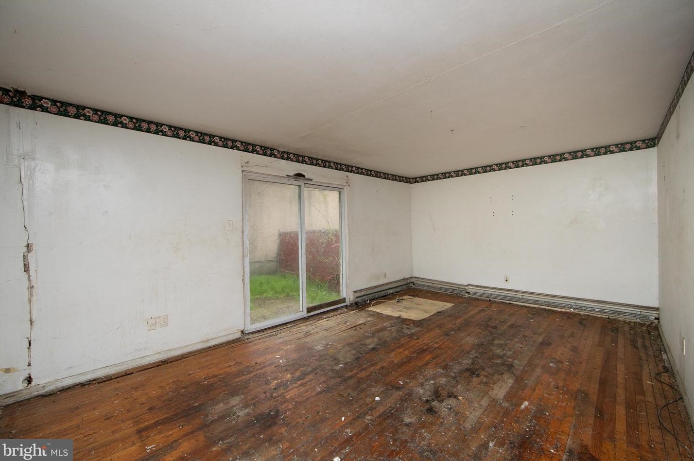 820 Atlantic, Camden NJ  08104-1203 exterior