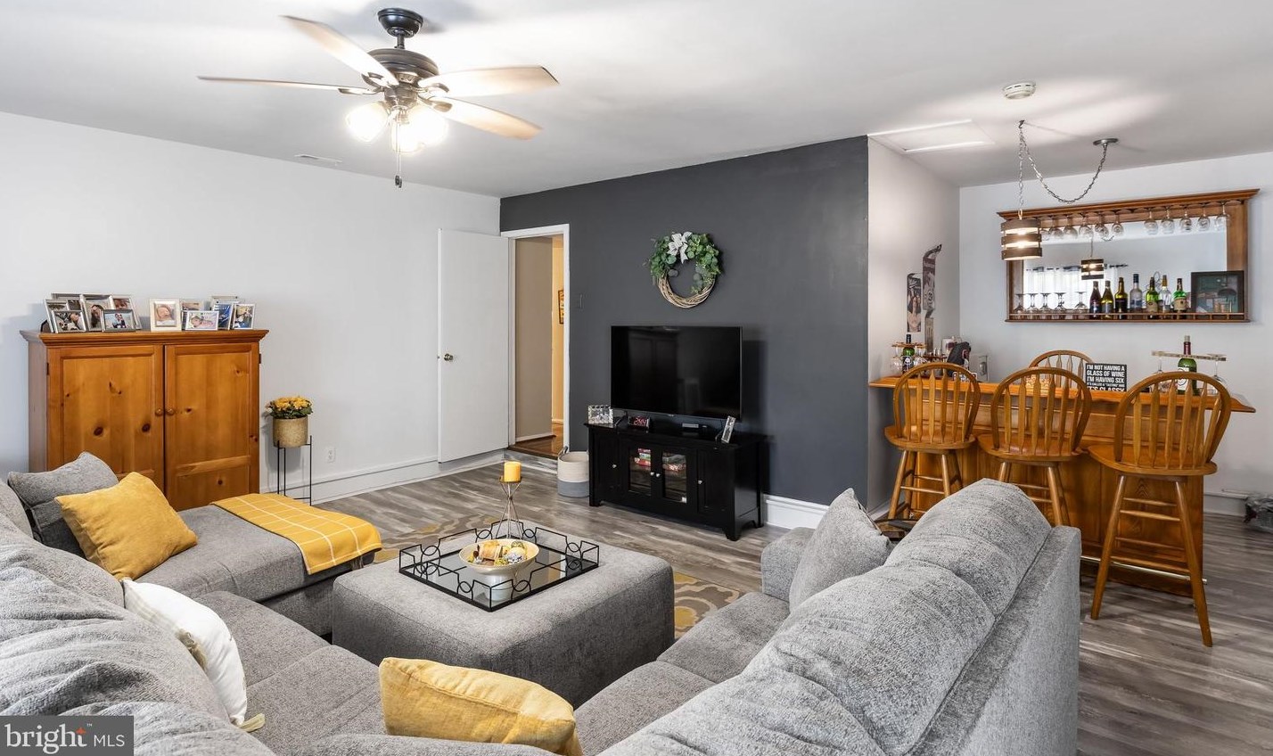 8314 Collins Ave, Camden NJ 08109-3567 exterior