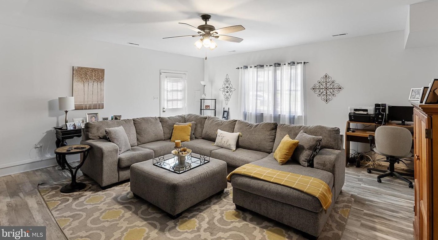 8314 Collins Ave, Camden NJ 08109-3567 exterior