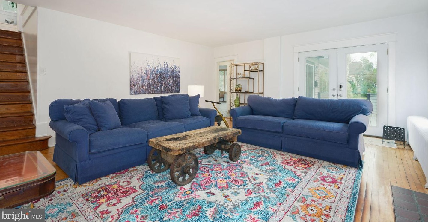 81 Chews Lndg Rd, Tavistock NJ 08033-3843 exterior