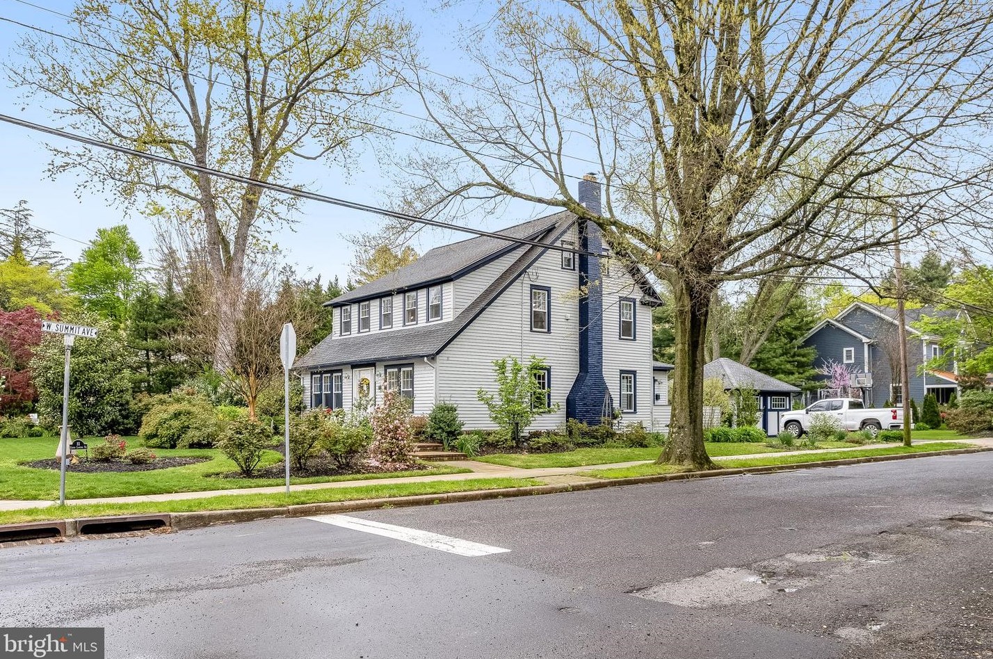 81 Chews Lndg Rd, Tavistock NJ 08033-3843 exterior