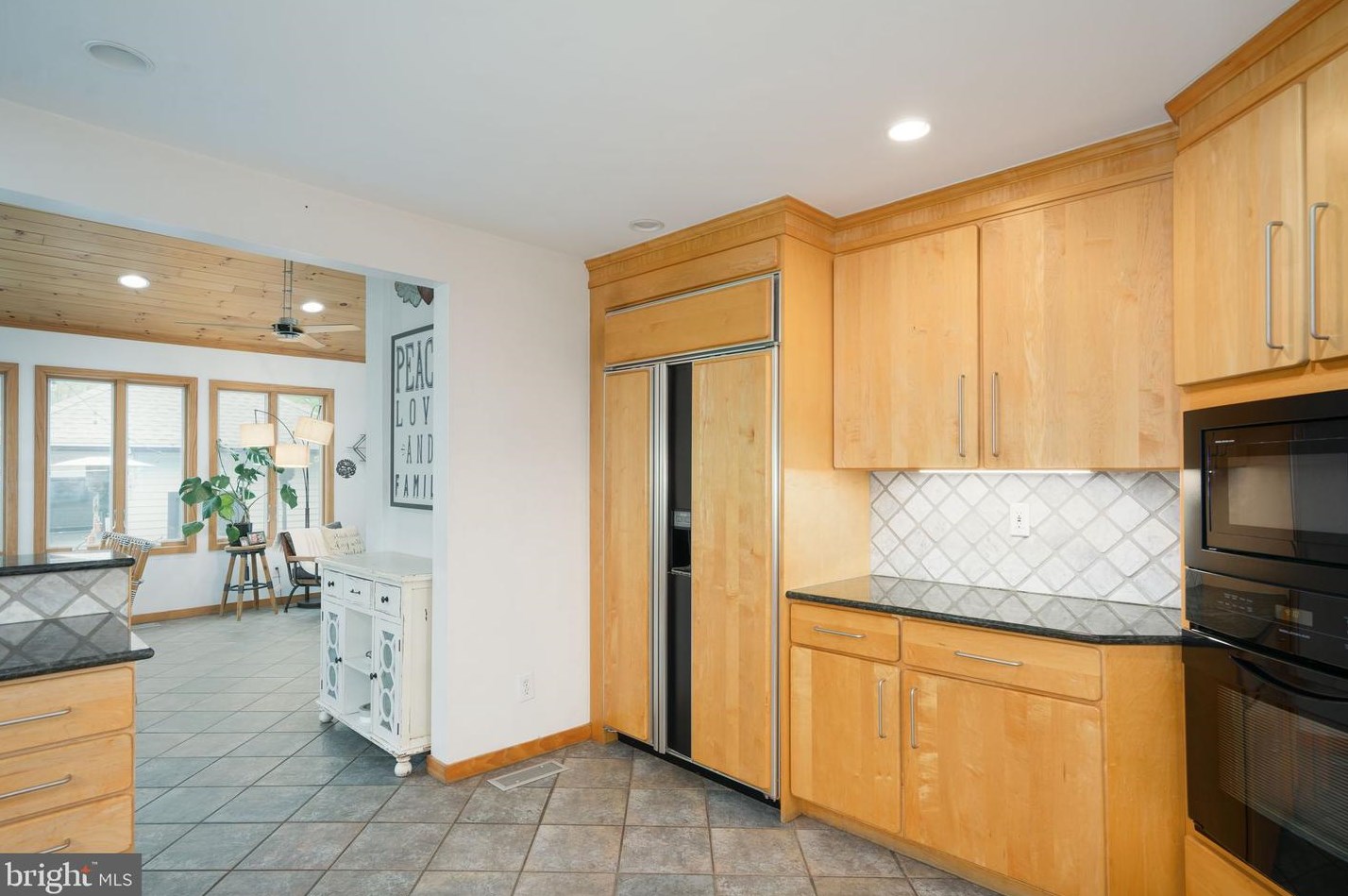 81 Chews Lndg Rd, Tavistock NJ 08033-3843 exterior