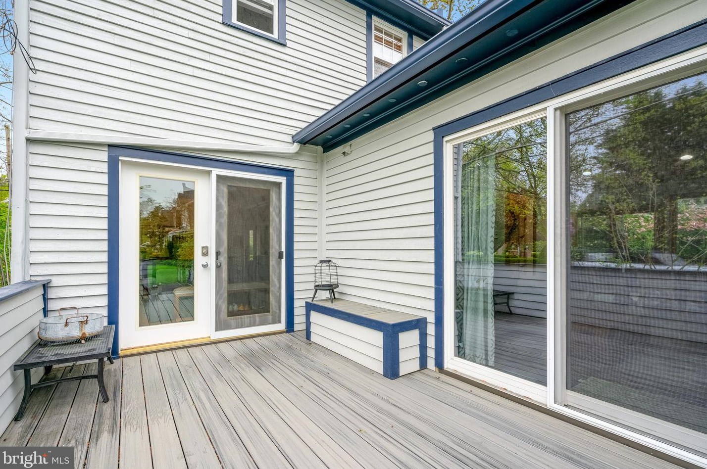 81 Chews Lndg Rd, Tavistock NJ 08033-3843 exterior