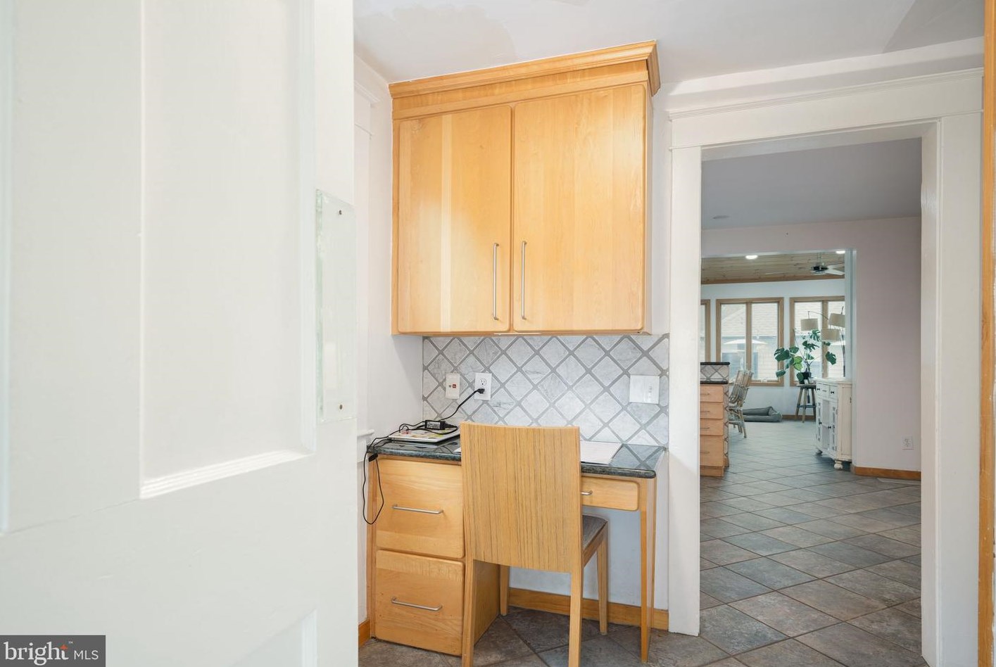 81 Chews Lndg Rd, Tavistock NJ 08033-3843 exterior